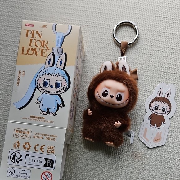 PIN FOR LOVE LABUBU LETTER L - Picture 2 of 10